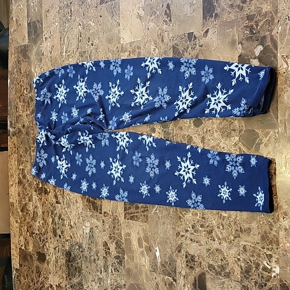 2 Pairs of Long Sleeve Elsa Pajamas - Picture 6 of 15